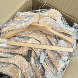 服装店防滑榉木清漆网红衣架撑裤夹实木防掉木质衣挂