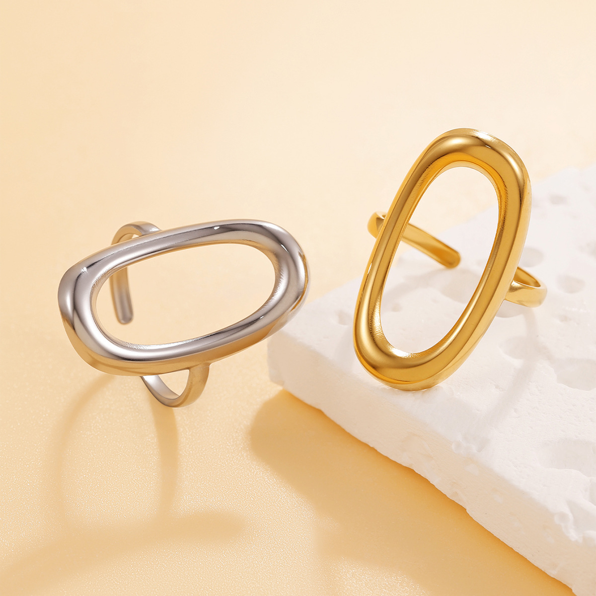 Sparkling Ring For Women, Crafted With Romance.Sleek & Comfortable, Designed To Highlight Your Charm.A Subtle Yet Stunning Piece For Dates,_voghion.com