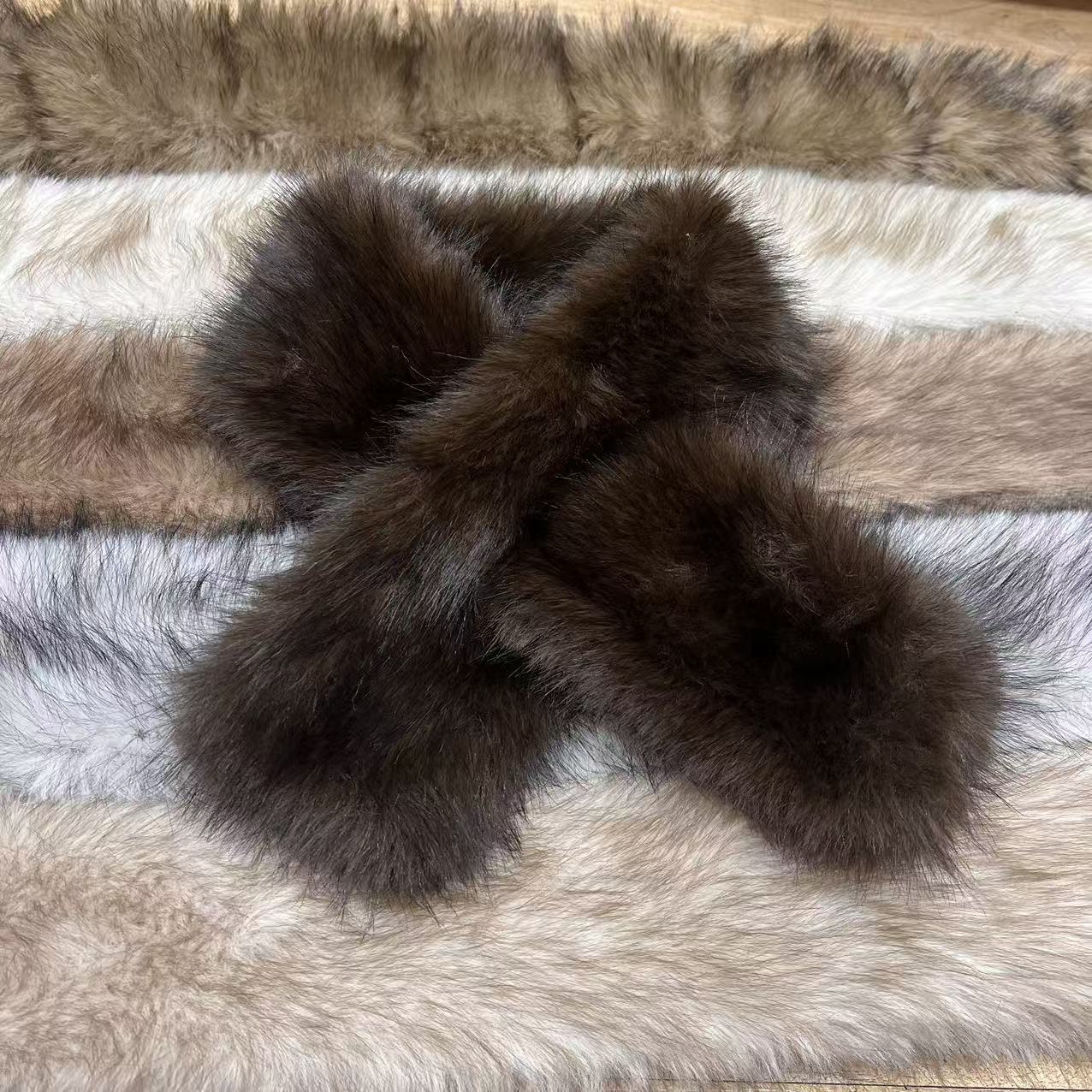 Faux fox fur scarf, thickened for winter, with a crossover design and faux fur collar, a warm and stylish accessory for women