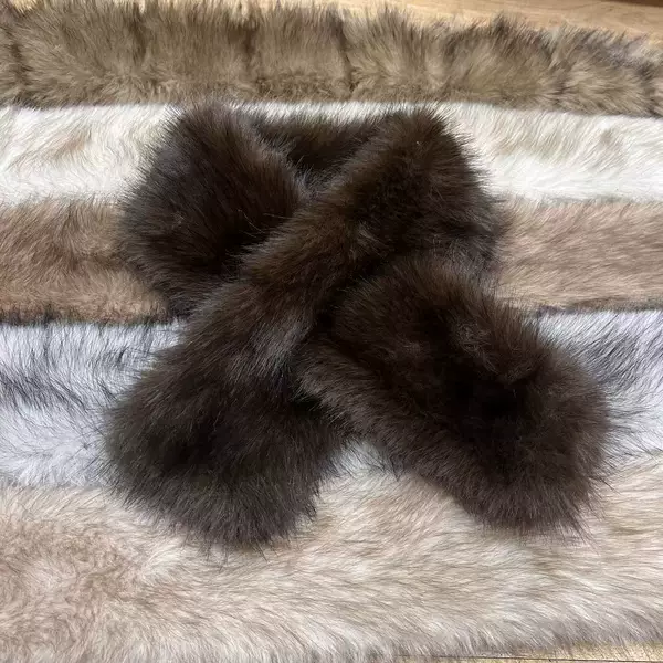 Faux fox fur scarf, thickened for winter, with a crossover design and faux fur collar, a warm and stylish accessory for women