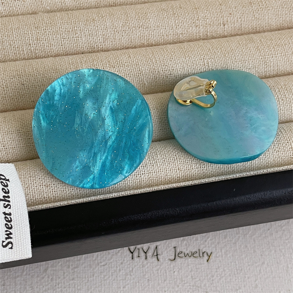 이어클립 스타일 레이크 블루