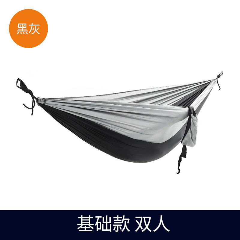 모기장이없는 검은 색과 회색