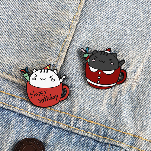 Cross-border funny alternative tea cup inside the world brooch creative pin badge cute couple gift badge
