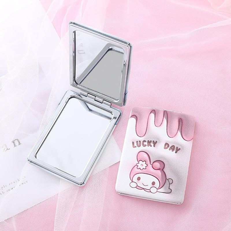 Lindo espejo pequeño Sanrio Kulomi espejo de maquillaje portátil de alto valor espejo de maquillaje portátil dormitorio de estudiantes espejo de maquillaje plegable