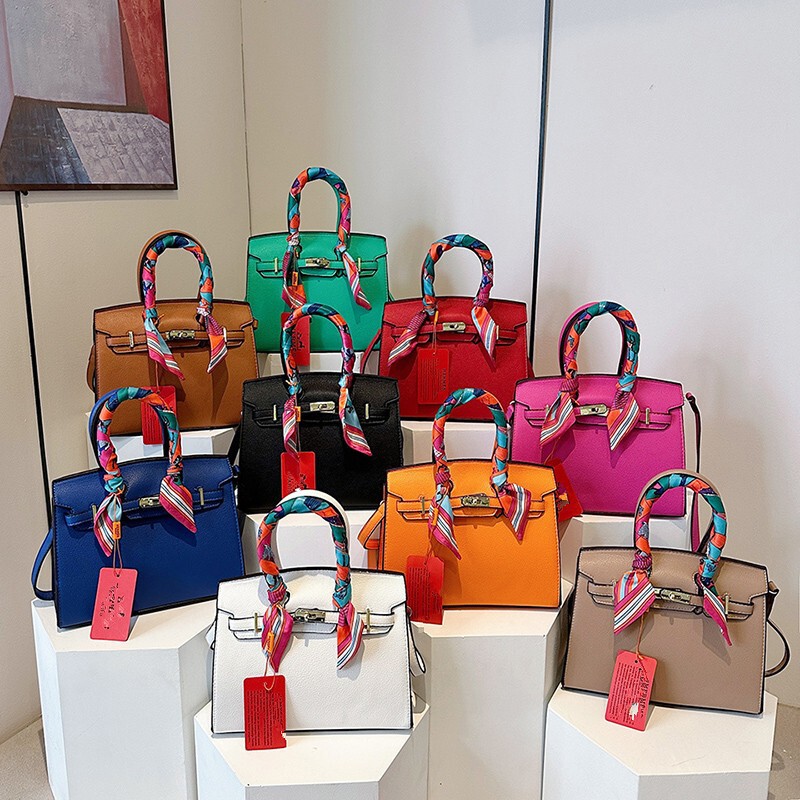 Cross-Border 2025 New Kelly Bag Fashionable Women's Bag Large Capacity Shoulder Bag Niche Versatile Lock Buckle Hand-Held Crossbody Bag