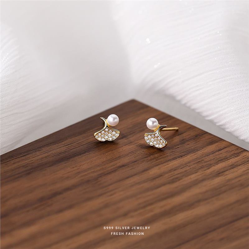 Ginkgo Leaf Pearl Stud Earrings In Pure Silver For Women_voghion.com
