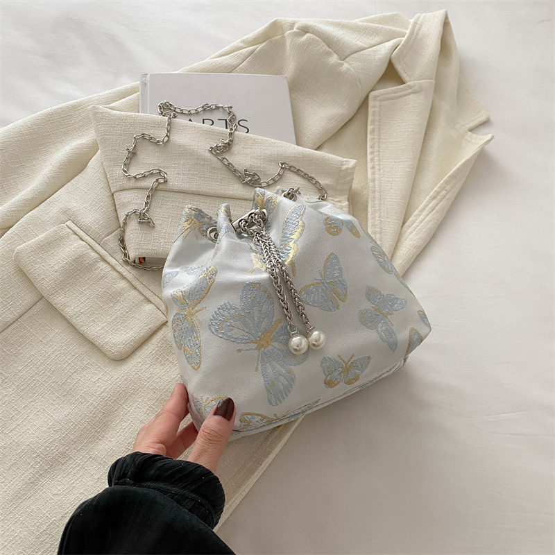 Nueva bolsa de diseño de nicho chino 2024 nueva bolsa de hombro de cadena de alta calidad, bolso de cubo de bordado universal