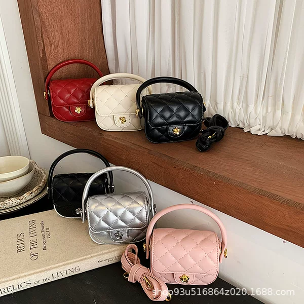 Trendy Chanel-style mini crossbody bag for girls, 2026 autumn/winter new collection, soft leather, waterproof, children's handbag, shoulder bag