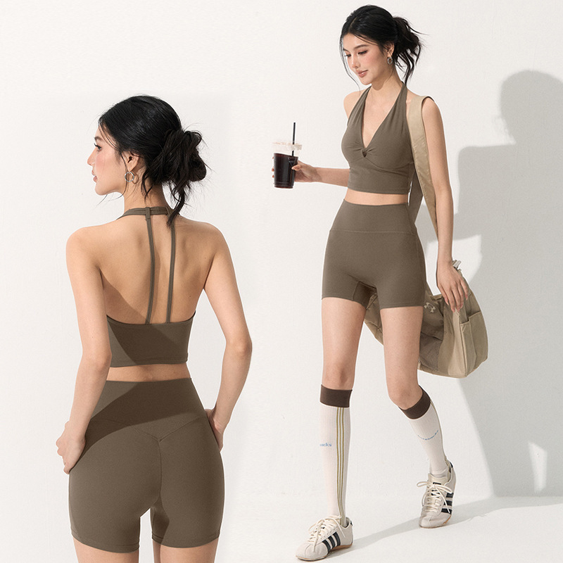 Summer plus-size sports yoga outfit for women, halter neck, beautiful back, open-back top, high-elasticity three-point fitness shorts sports set Summer plus-size sports yoga outfit for women, halter neck, beautiful back, open-back top, high-elasticity three-point fitness shorts sports set