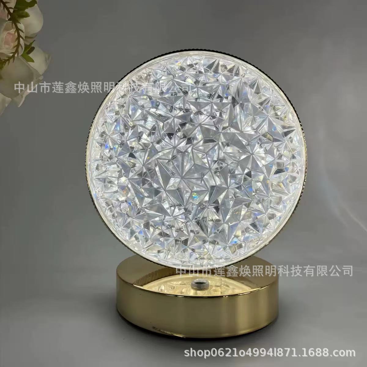 Lámpara de escritorio recargable con diseño de estrellas y luna, luz ambiental para protección ocular, lámpara de cabecera creativa para dormitorio, comercio transfronterizo.