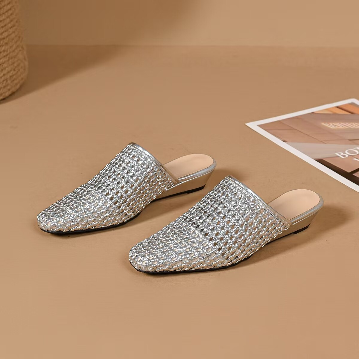 Dép sandal nữ da mềm mũi tròn quai chữ V đế bệt chống trượt — màu trắng ngà chi tiết 8