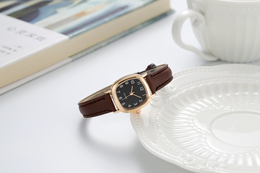 Pinduoduo alloy belt quartz square small dial fashionable women's minimalist digital time watch_voghion.com