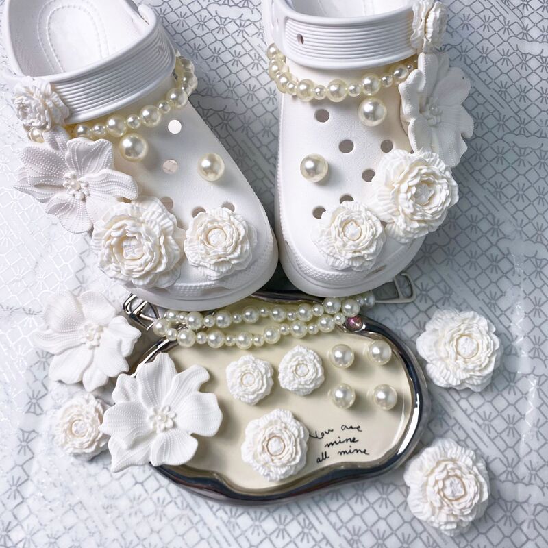 White Deer-Themed Clog Shoe Accessories, Same Style as on Xiaohongshu, Bouquet Shoe Charms, Shoe Charms, Phone Case Decorations, and Pendants
