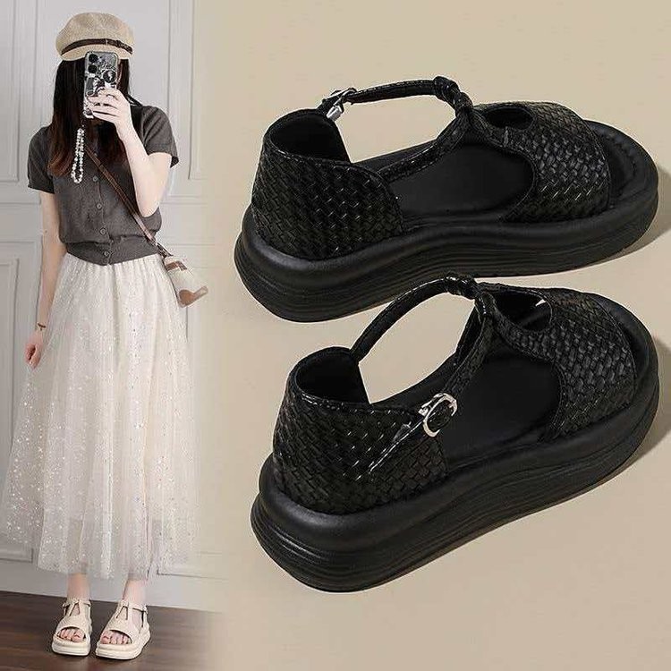 Aumentar la altura de las sandalias retro casuales cómodas con una base gruesa para las mujeres 2026 verano nuevo versátil con una base suave sandalias romanas