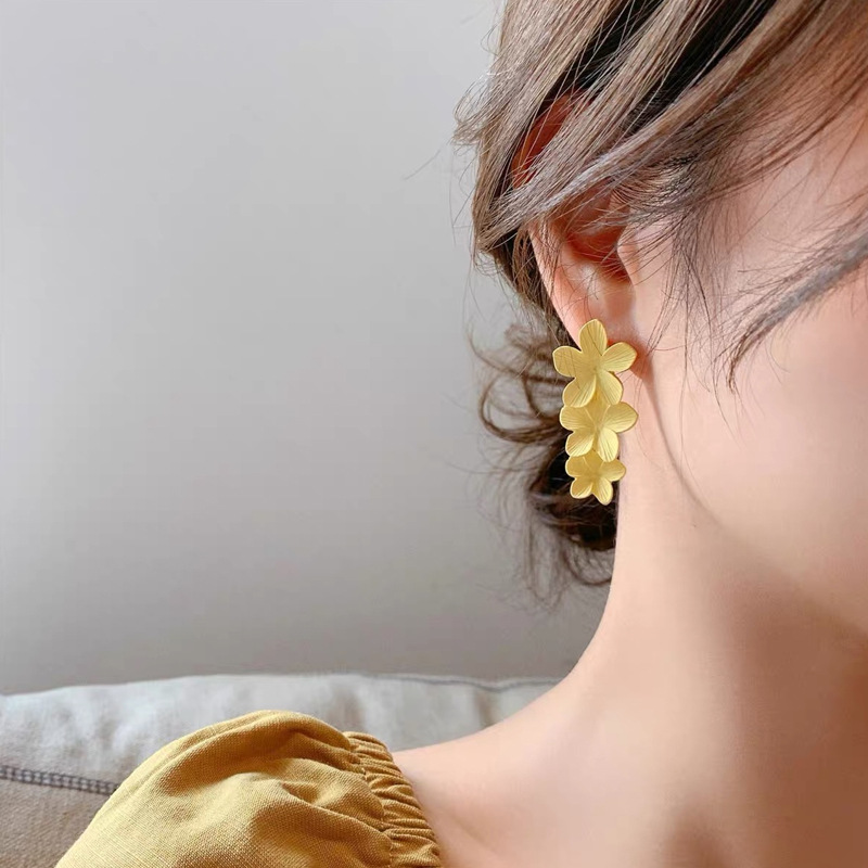 韓國東大門春夏黃色立體花朵耳釘高級感超仙耳環氣質百搭仙女耳環