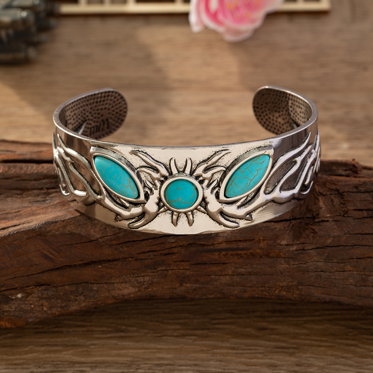 Joyería transfronteriza Vintage famoso estilo étnico pulsera abierta amplia superficie tallada exquisita textura con incrustaciones de turquesa pulsera