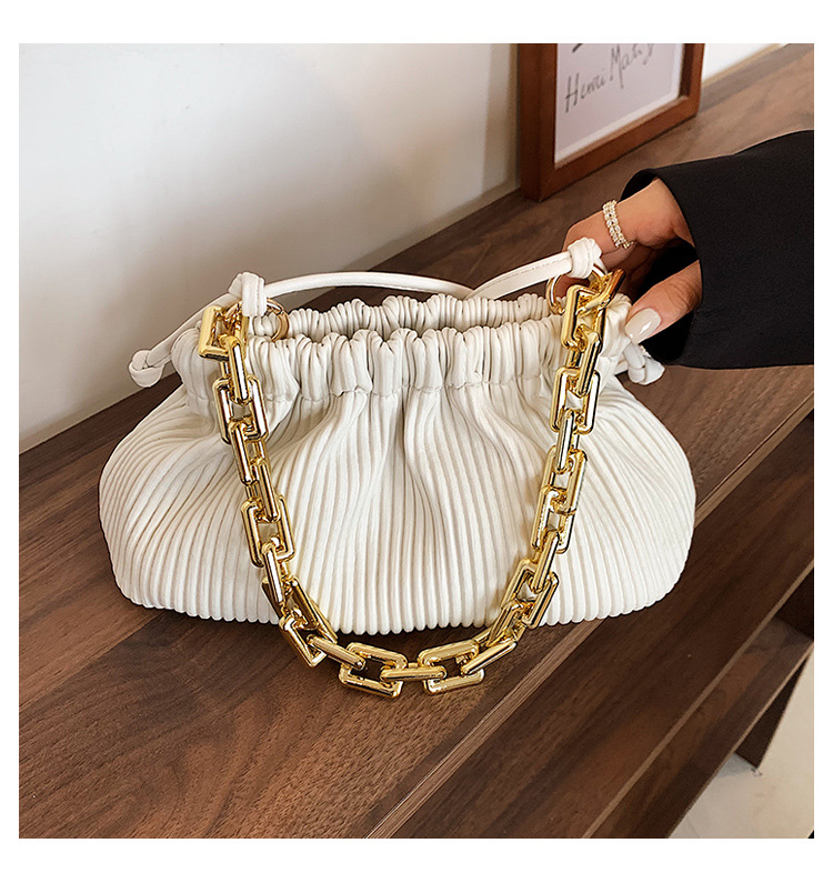 Unique Small Bag Women's Summer Versatile Messenger Bag 2021 New Trendy Fashion Shoulder Underarm Bag Pleated Bucket Bag display picture 10