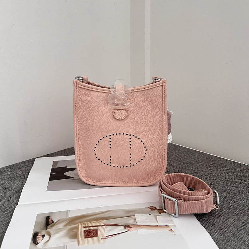 First-Layer Cowhide Evelyn Bag, Genuine Leather Mini Bucket Bag, H-Shaped Cut-Out Crossbody Bag, Unique Item, Special Clearance Sale, No Returns First-Layer Cowhide Evelyn Bag, Genuine Leather Mini Bucket Bag, H-Shaped Cut-Out Crossbody Bag, Unique Item, Special Clearance Sale, No Returns