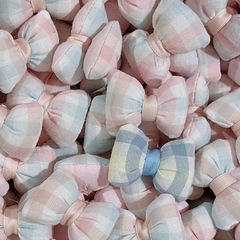 格子の蝶結びのdiyの部品の布芸の立体は綿を詰めて服の補助材料を飾ります。