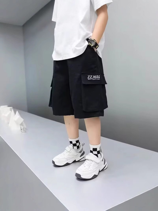 子供服男の子の夏の半ズボンの薄いタイプ2025の新型の大きい子供の五七分のズボンの中でズボンのカジュアルでゆったりしています。|undefined