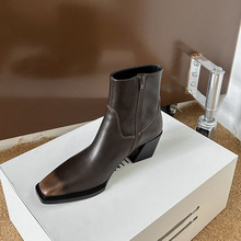 轻奢小众秋冬新款手工女靴意大利牛皮复古做旧短靴粗跟显瘦靴方头