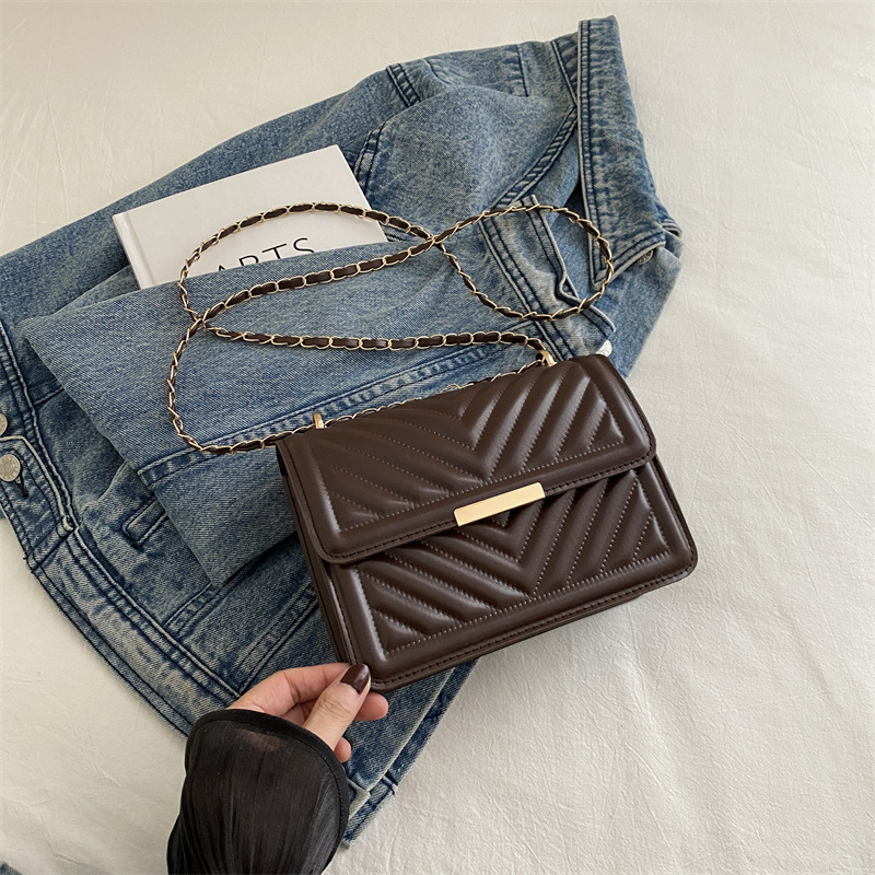 Este año, la nueva tendencia de alta calidad de la cadena de diamante, bolsos cuadrados, bolsos de moda de hombro simple, bolsos de mujer.