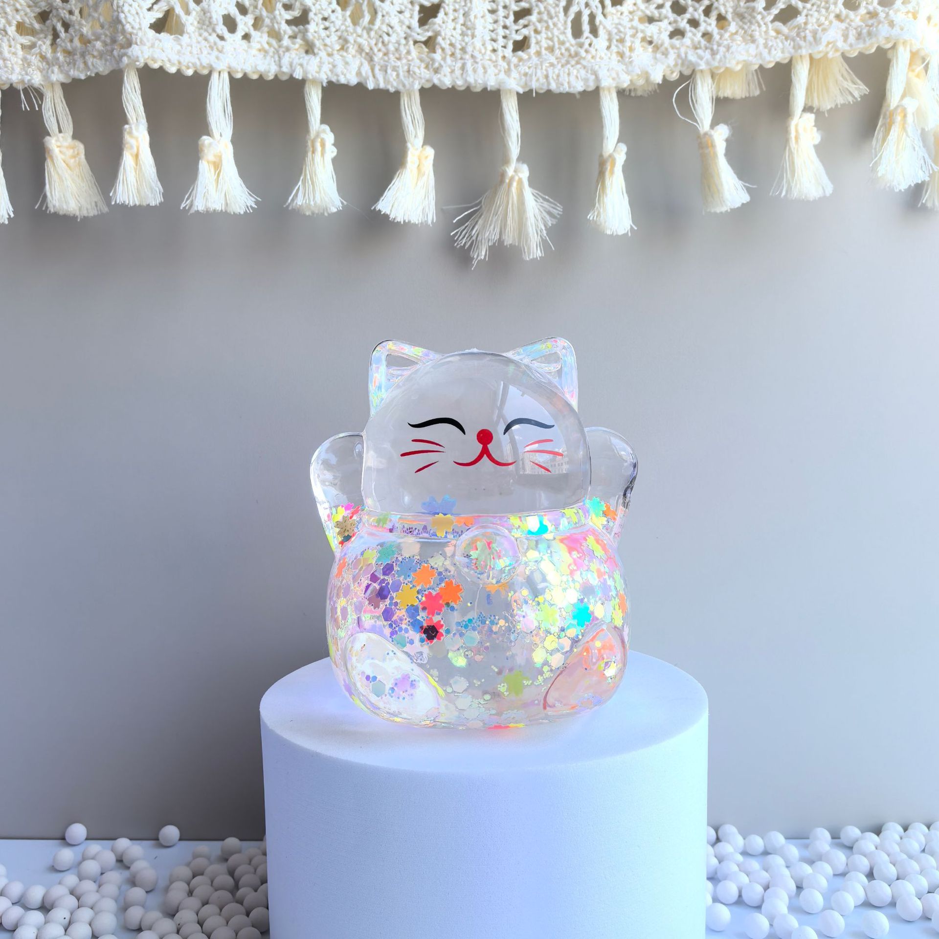 흰색 - 빛나는 행운의 고양이