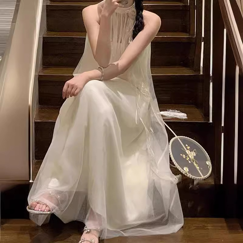 《小盏月》新中式无袖花朵珠链挂脖连衣裙女度假风仙女裙设计感潮