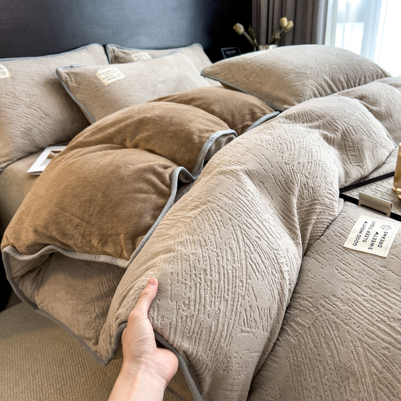 Juego de cama de terciopelo de leche de color sólido simple de cuatro piezas 2024 nuevo juego de sábanas de edredón de terciopelo de coral grueso de invierno de tres piezas
