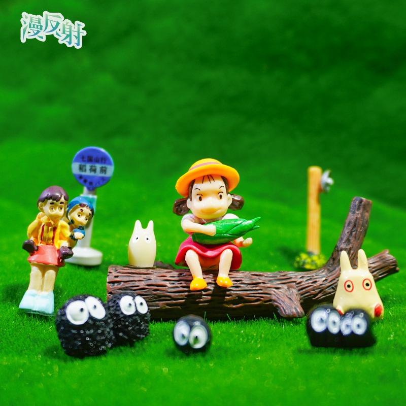 Micro-Landscape Ornaments: Totoro, Little Mei, Totoro Bus, Little Black Coal, Street Lamp, Station Sign, Gardening and Landscaping Accessories Micro-Landscape Ornaments: Totoro, Little Mei, Totoro Bus, Little Black Coal, Street Lamp, Station Sign, Gardening and Landscaping Accessories