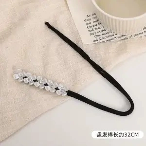 Elegant hairgrip, flowered, 2021 collection, adds volume