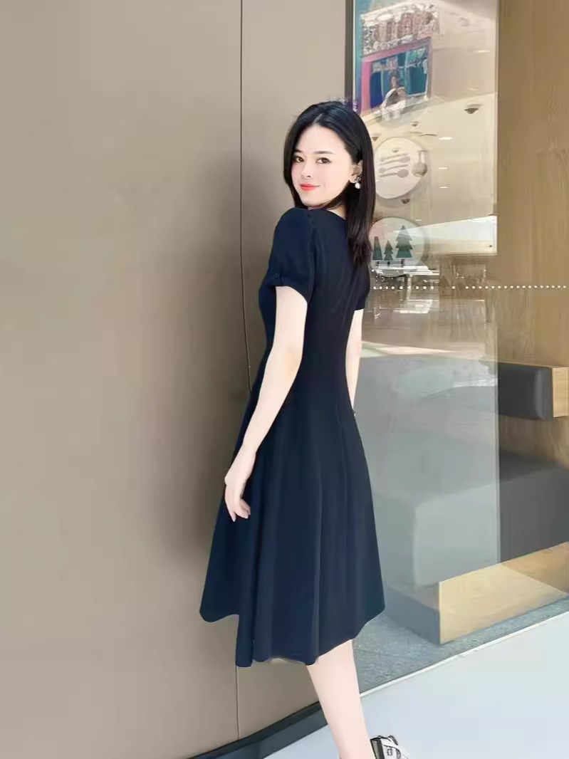 Váy liền nữ cổ tròn kiểu Pháp eo bong bóng tay ngắn — Màu đen