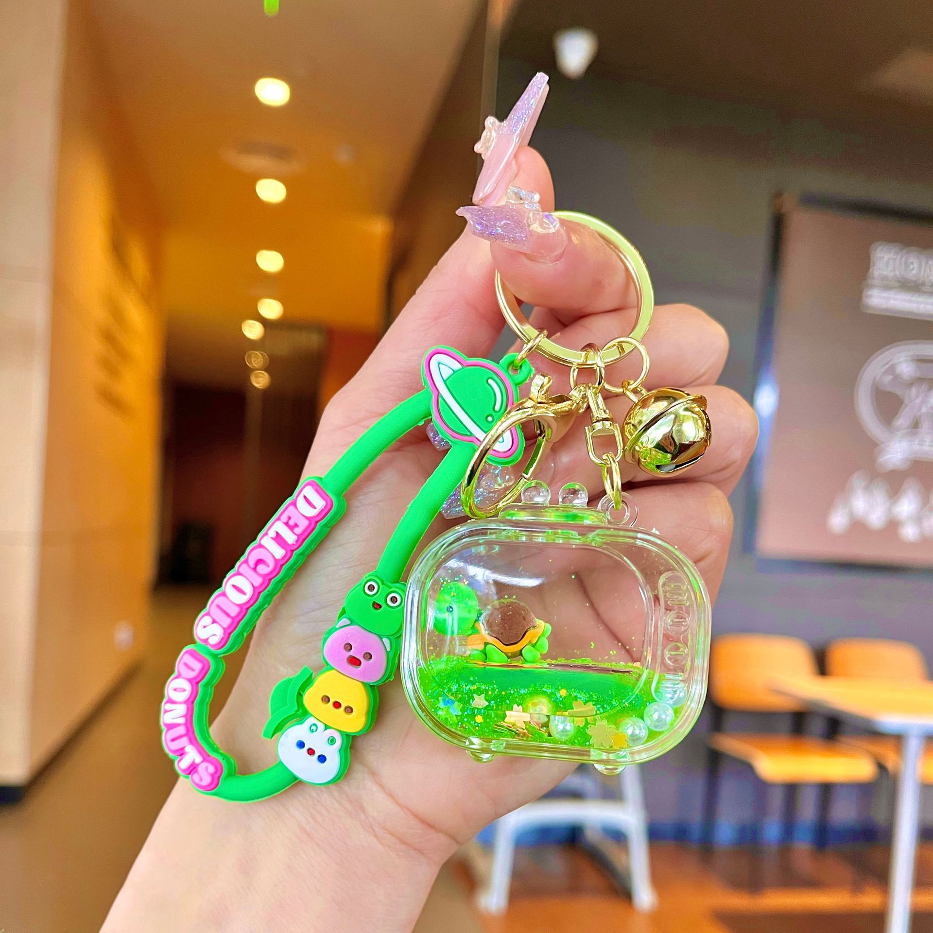 Nuevo llavero de dados luminosos con aceite, cuentas de burbujas, dados, colgantes de botella de arena de cristal, colgantes de bolsas al por mayor