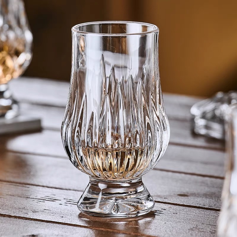 Nuevo vidrio de cristal olor taza de sabor profesional de whisky taza de vino de flores extranjeras talladas taza de bambú conjunto de soporte de taza
