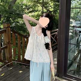 法式甜美碎花抽褶系带背心2026夏季新款印花拼接蕾丝花边设计上衣