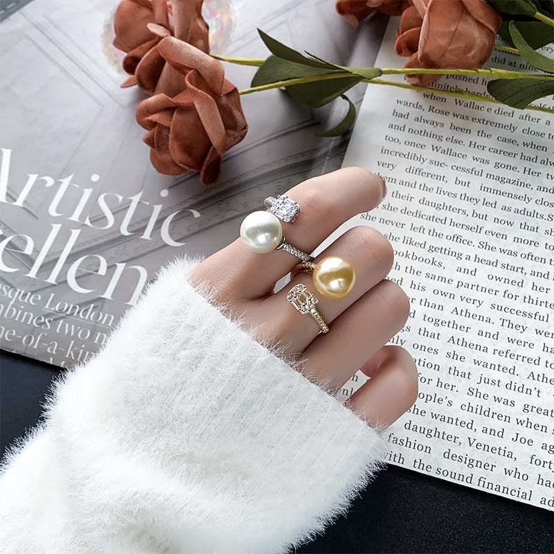 2024 nuevo estilo joyería cobre chapado en platino nuevo estilo con incrustaciones de perlas anillo ajustable mujer 12mm al por mayor