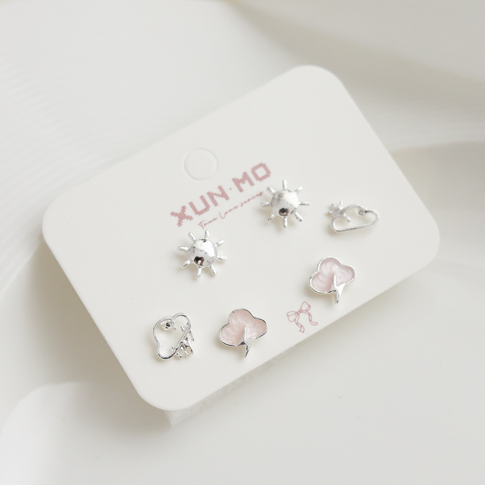 Juego de pendientes de aguja plateados, sencillos y compactos para mujer, pendientes geométricos en forma de corazón, bonitos, dulces y versátiles, venta al por mayor para puestos de mercado