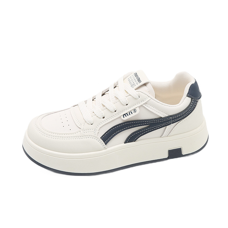 Pequeños zapatos blancos para mujeres 2025 nuevo otoño delgado transpirable de suela gruesa estudiantes deportivos con falda de altura zapatos de skate casuales