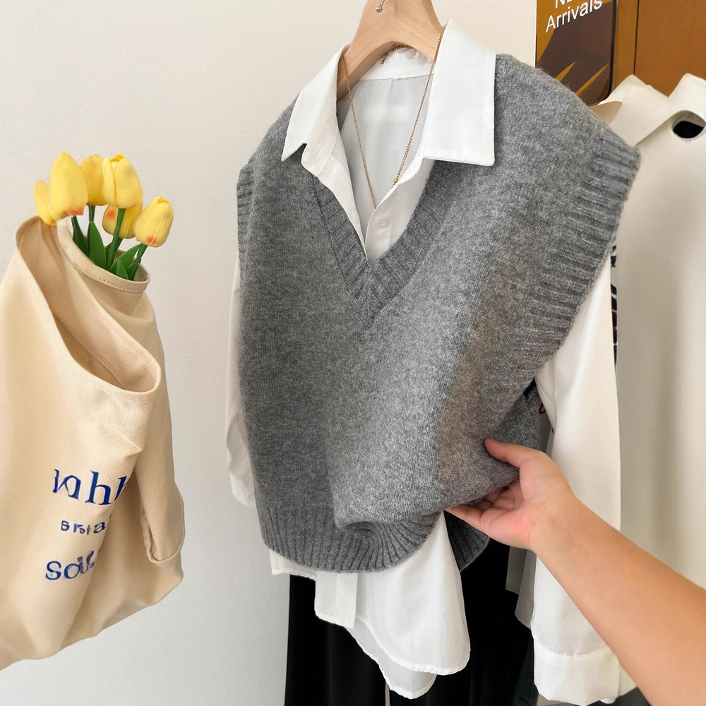 Korean style preppy V-neck layered knitted vest for women, autumn and winter outerwear, soft and cozy sleeveless sweater top