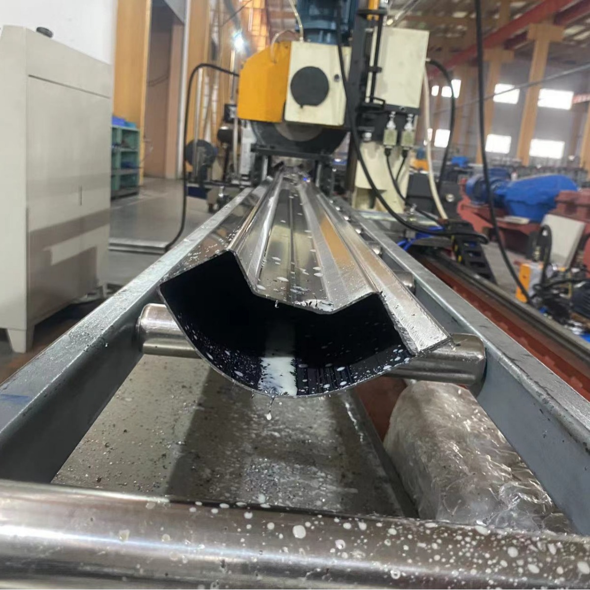 小型集装箱立柱全自动成型设备   小型集装箱立柱一次辊压成型设