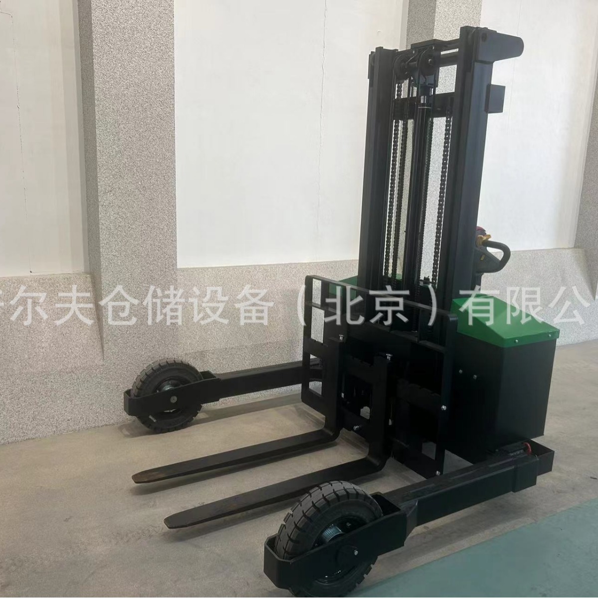 rough road Self Lifting Loading Stacker Electric rubber tire