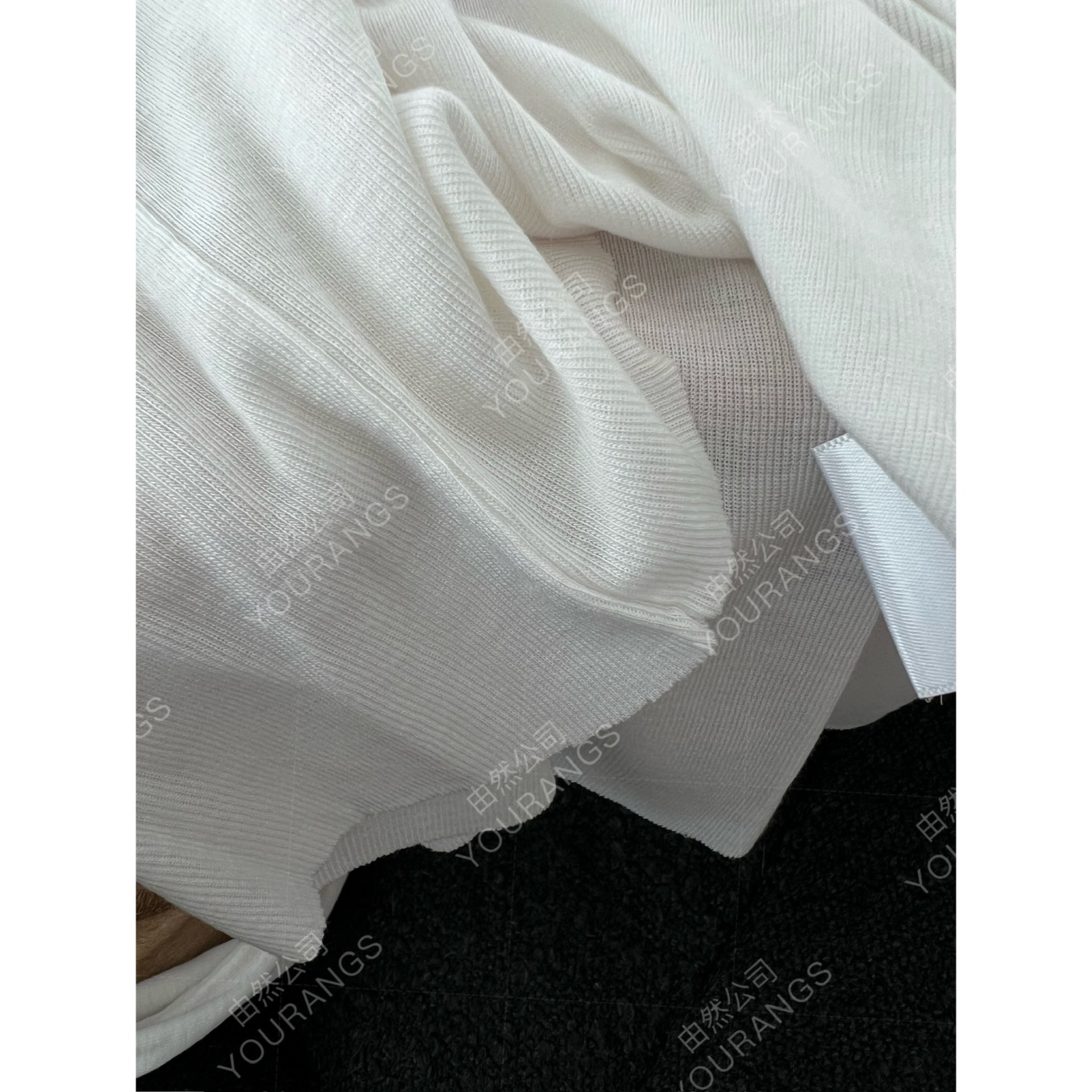 26早春 IRのベーシックスタイル リヨセルシルクVネックの優しくエレガントな長袖Tシャツニットベースレイヤー