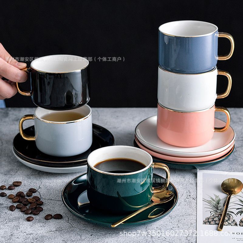 Juego de tazas y platillos de café de Phnom Penh de lujo pequeño de estilo europeo Oficina del hotel Juego de té de la tarde Taza de agua de cerámica Exquisito de alta gama