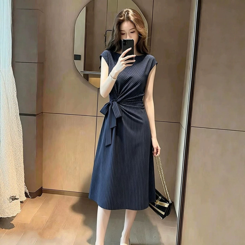 Fashionable and Chic Strappy Waist-Cinching Slimming Dress, New Summer Style, Elegant and Versatile for Commuting Fashionable and Chic Strappy Waist-Cinching Slimming Dress, New Summer Style, Elegant and Versatile for Commuting