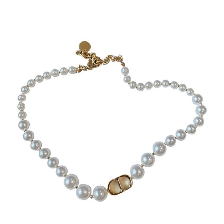 Retro fashionable necklace with letters from pearl