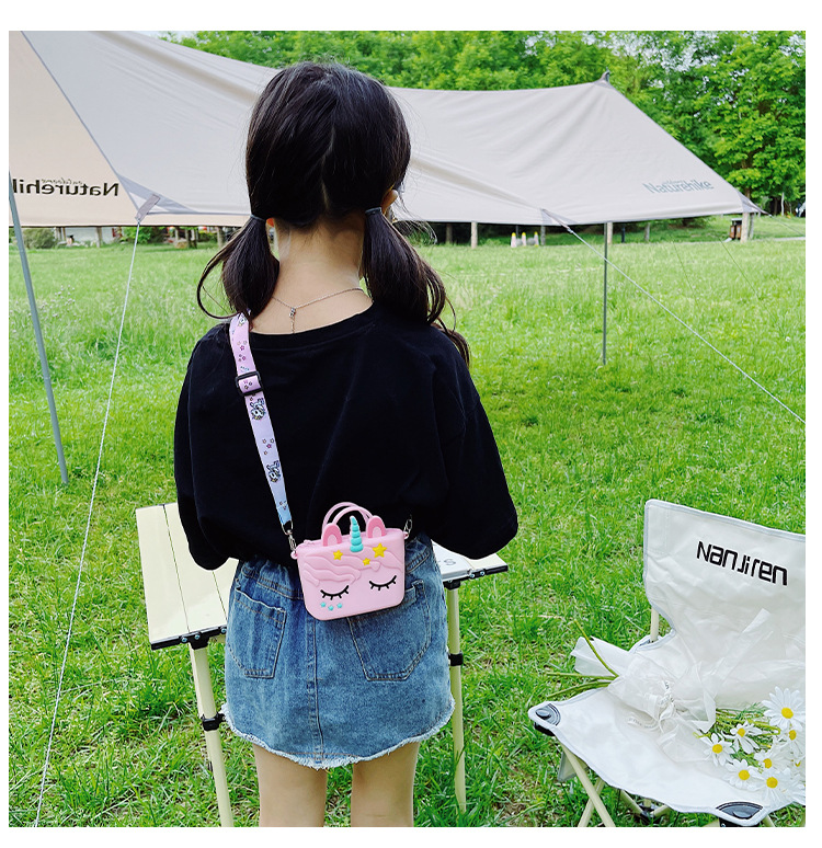 90g Weight Nylon Lining Material Zipper Closure Type Single Shoulder Strap Strap Type Animal Pattern White, Pink, Red Color Cute Cartoon  Silicone Bag 6