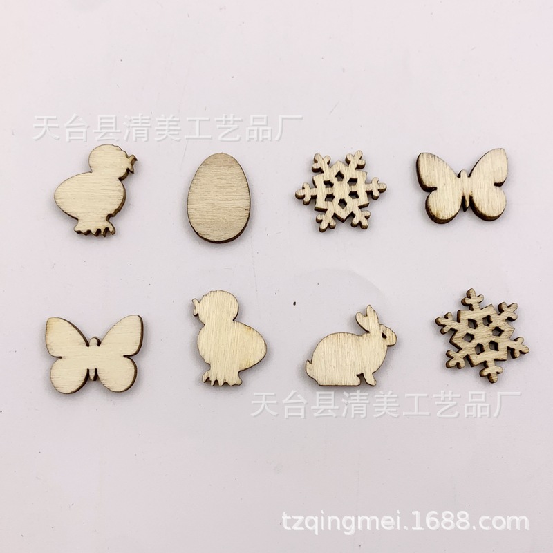 Spot pequeño lote de copos de nieve, conejos, mariposas, etc. Una variedad de piezas de madera decorativas navideñas simples mezcladas