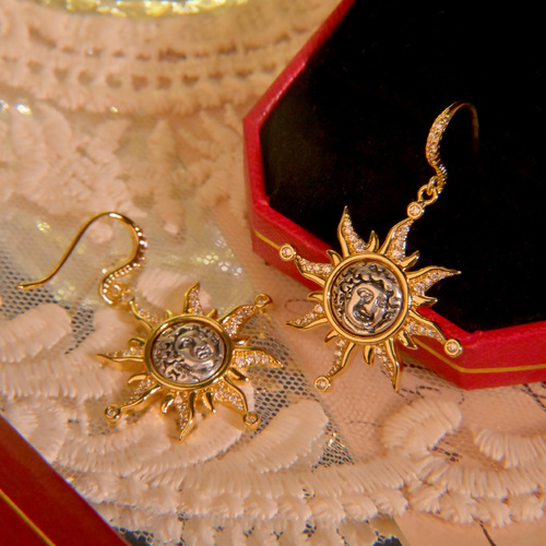 Niche Retro Sun Myth Jewelry, Ancient Roman Coin Abstract Set Pendant for Women, High-End Earring Set