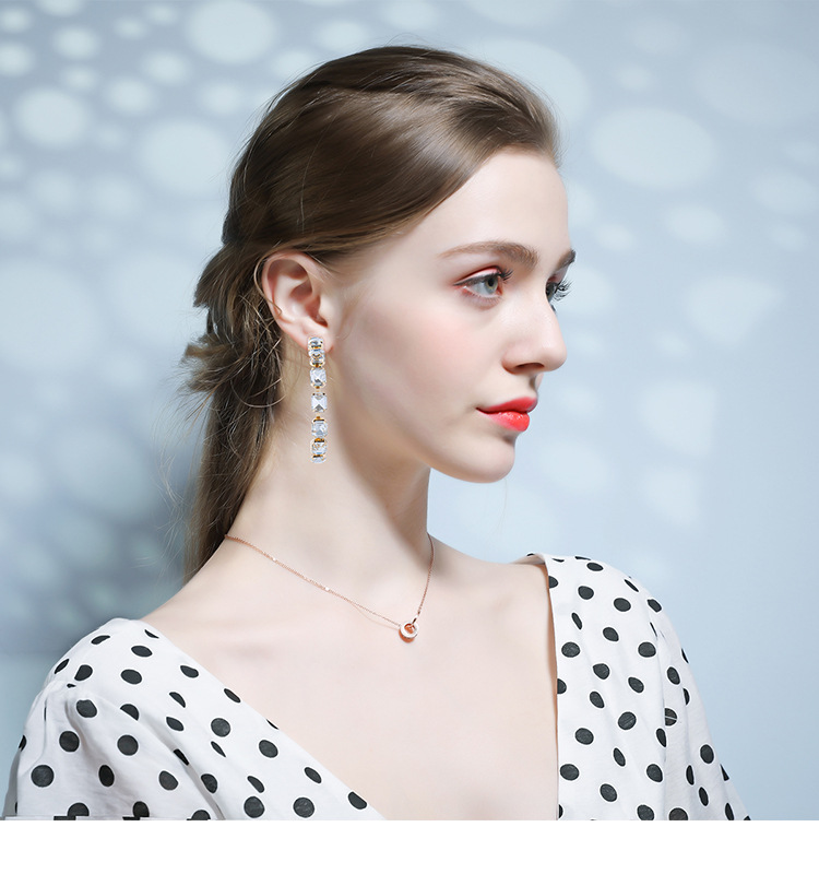 Neue Europäische Und Amerikanische Luxus-diamant Glas Farb Farb Diamant Ohrringe Geometrisch Einfache Temperament Ohrringe Grenz Überschreiten Der Heißer Verkauf display picture 7