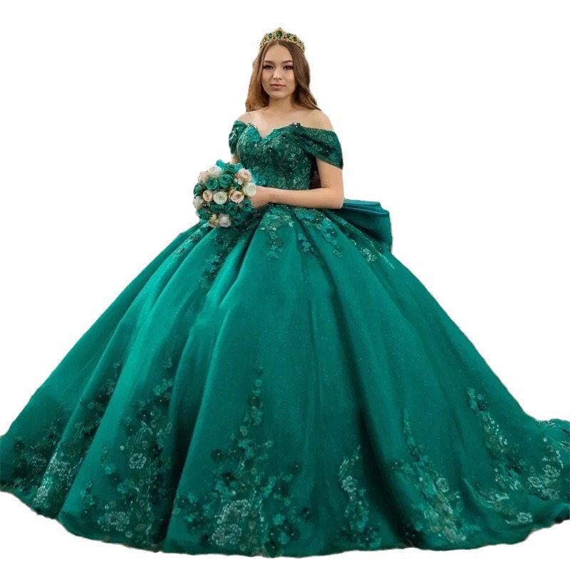 Anfitriona de vestido de noche lujoso de alto nivel nicho tono verde piano tocando princesa francesa examen de arte solo
